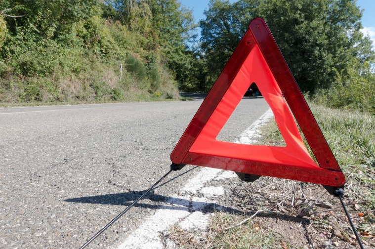 trójkąt ostrzegawczy w miejscu wypadku
